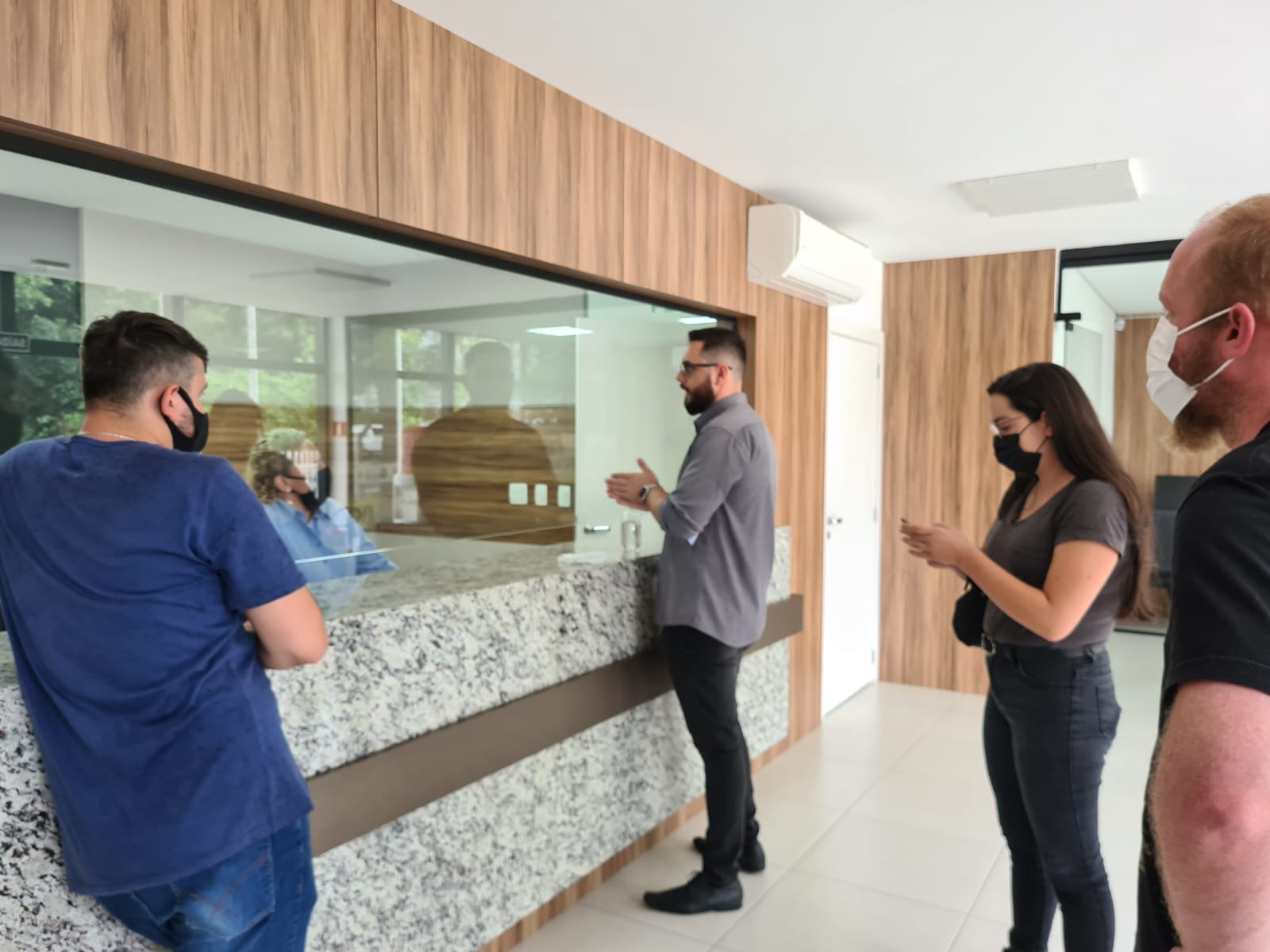 Equipes da Câmara Municipal conhecem auditório da OAB para as sessões. Plenárias retornarão a ser presenciais na próxima terça-feira 29