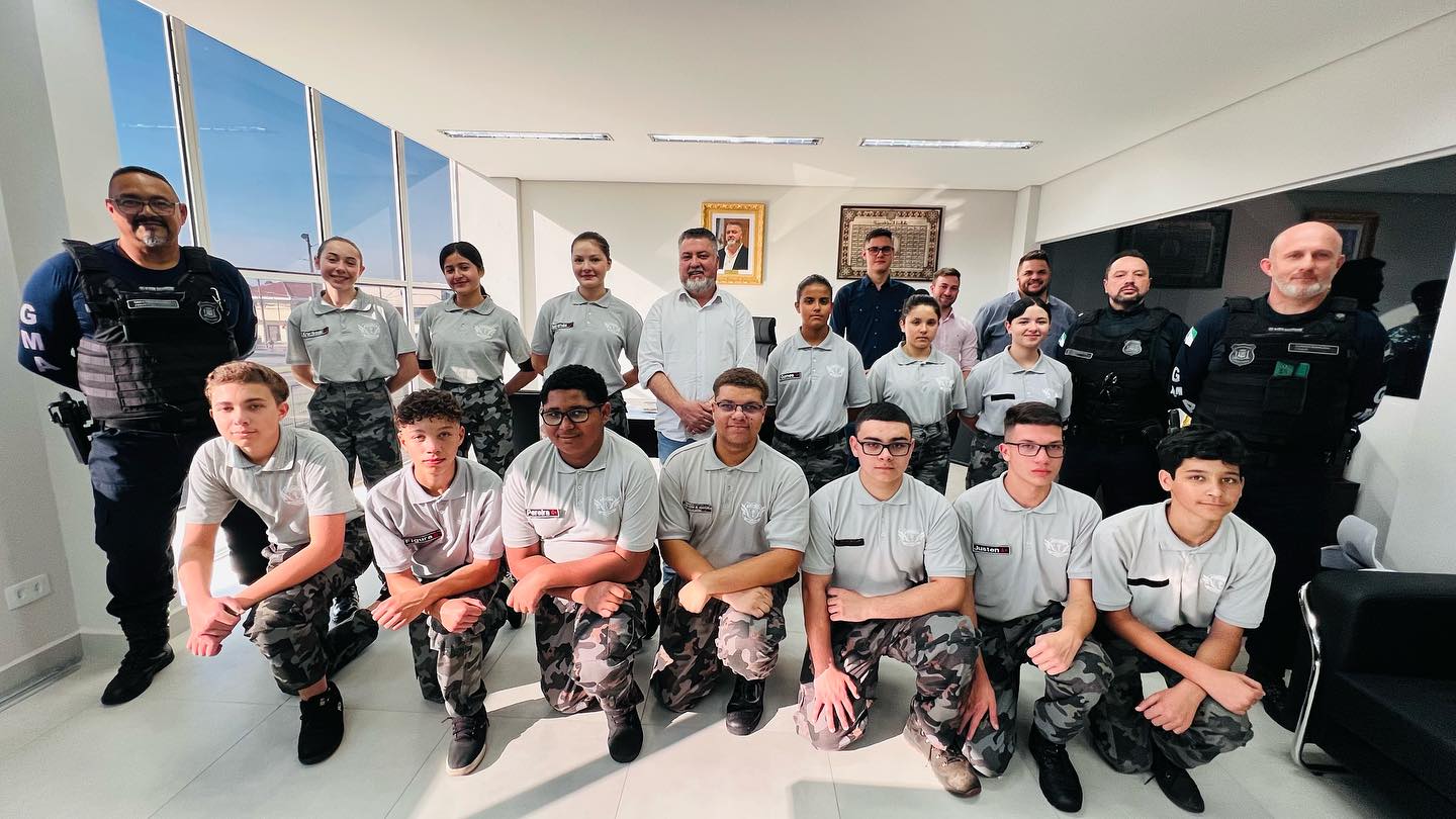 Guarda Mirim visita a Câmara Municipal Araucária