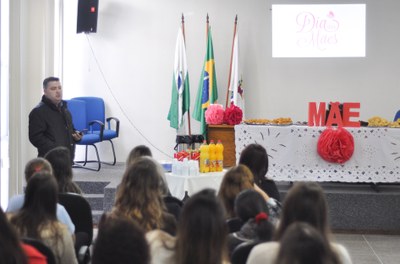 Homenagem Dia das Mães na Câmara Municipal.jpg