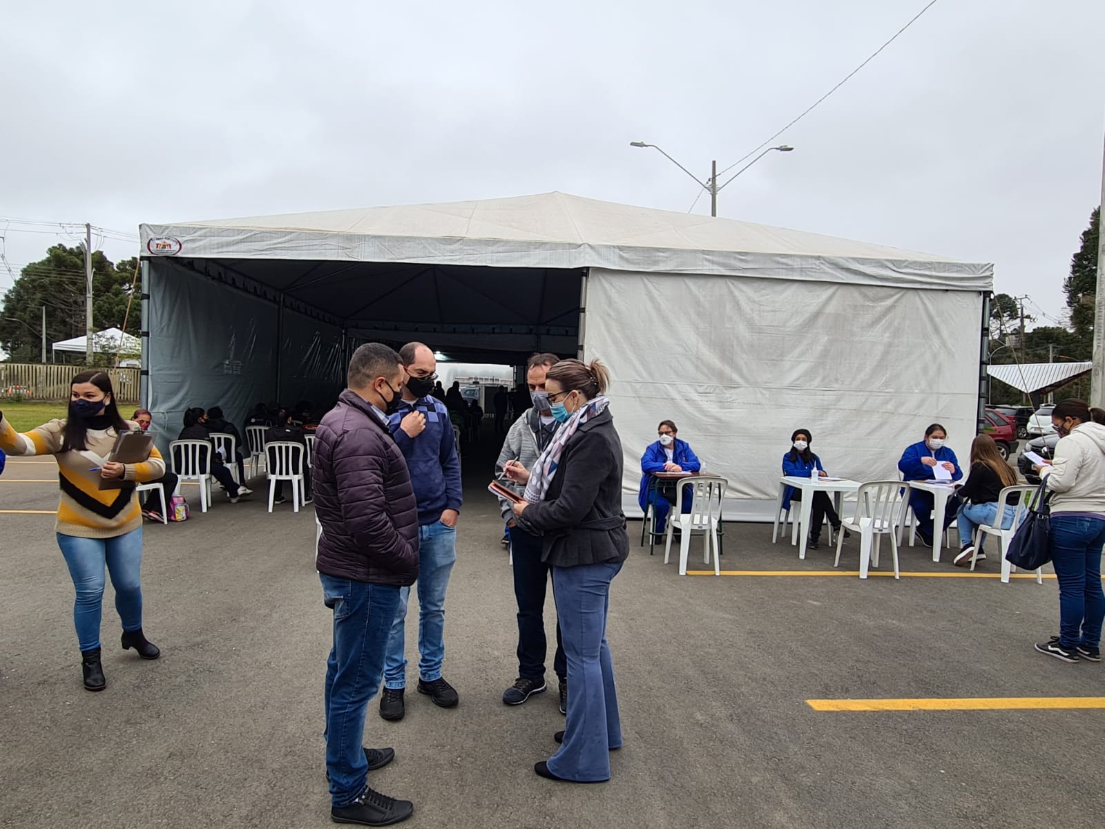 Membros da Comissão da Covid-19 visitam Parque Cachoeira, ponto de vacinação contra a doença