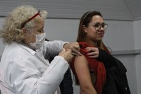 Servidores da Câmara de Araucária recebem vacina contra gripe