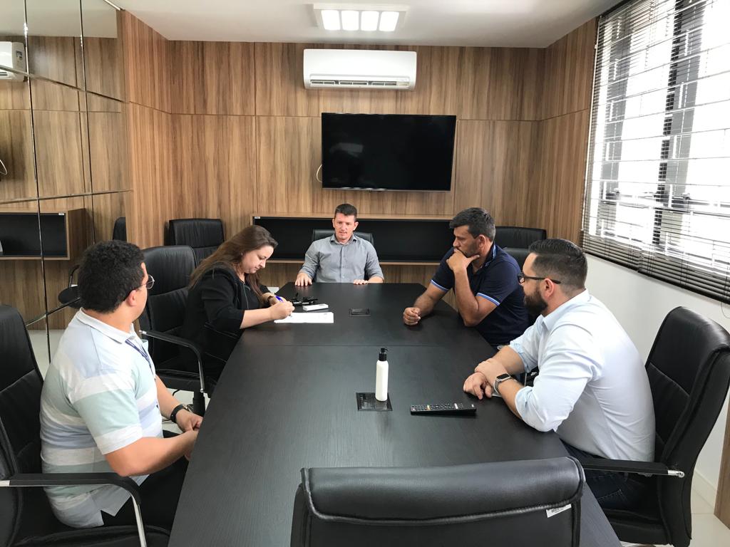 Sessões presenciais na Câmara de Araucária retornam nesta terça-feira (29). Covênio na OAB foi assinado nesta segunda-feira