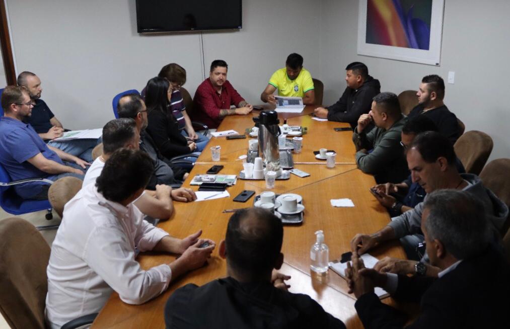 Vereadores fazem reunião com diretores da COHAB para falarem sobre as transferências de imóveis 